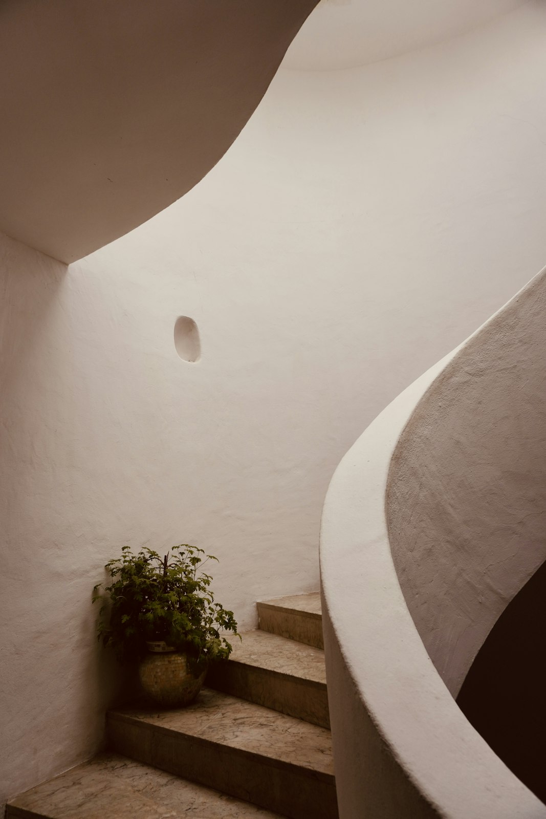 Intérieur méditerranéen en lumière naturelle